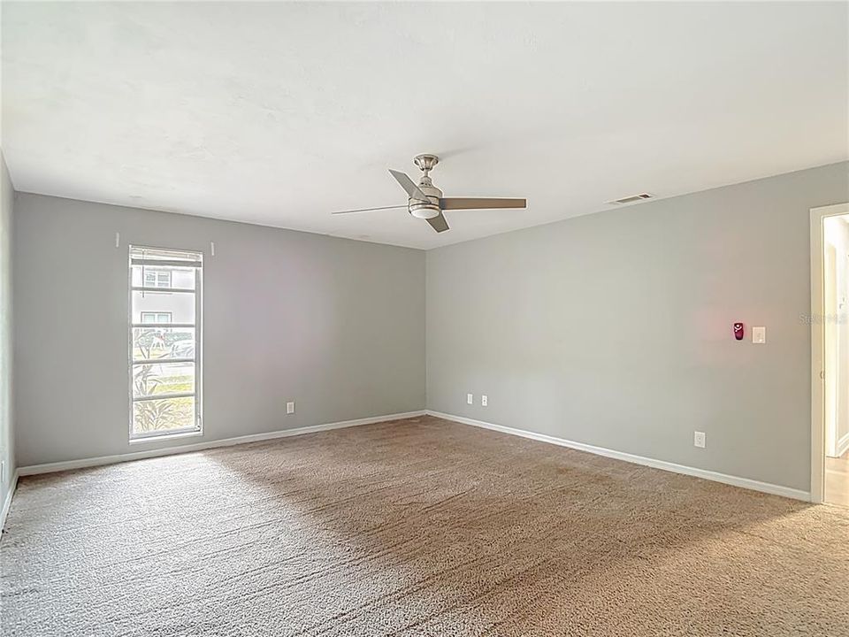 Под контрактом: $519,900 (3 спален, 2 ванн, 2220 Квадратных фут)