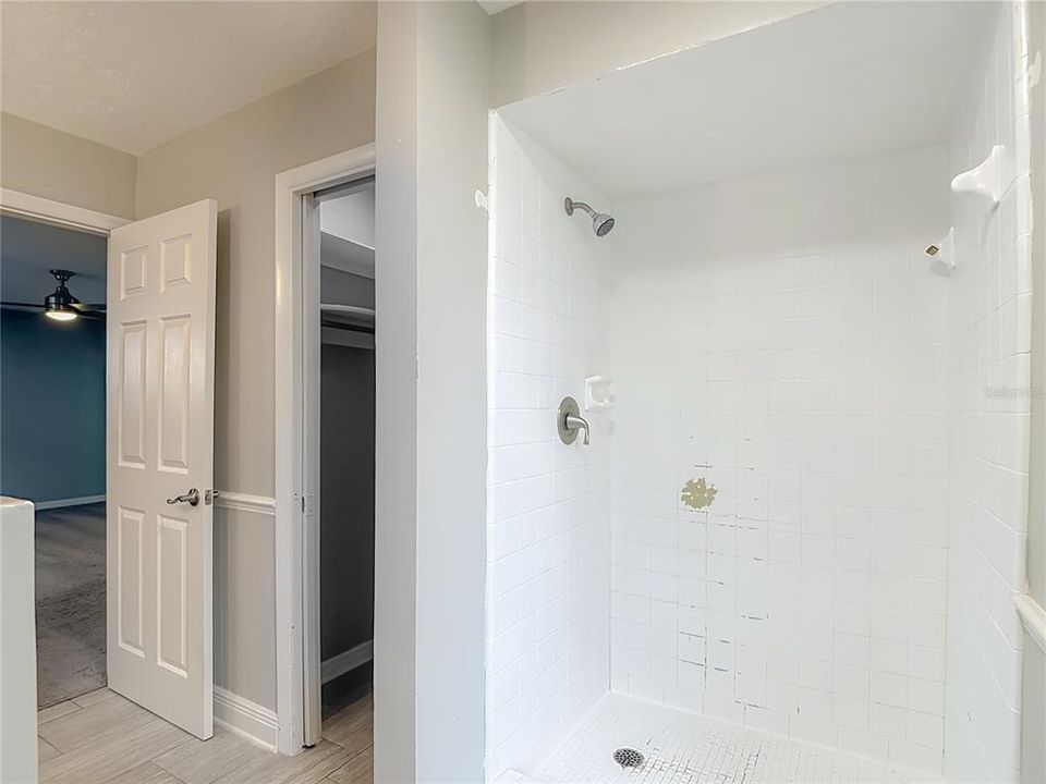 Под контрактом: $519,900 (3 спален, 2 ванн, 2220 Квадратных фут)