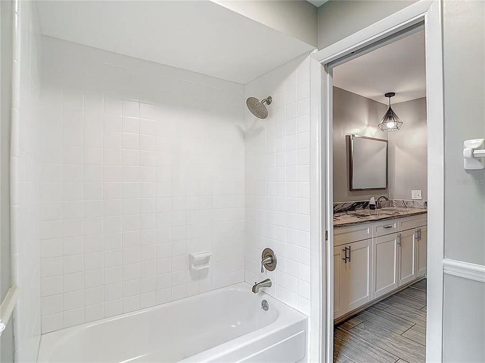 Под контрактом: $519,900 (3 спален, 2 ванн, 2220 Квадратных фут)