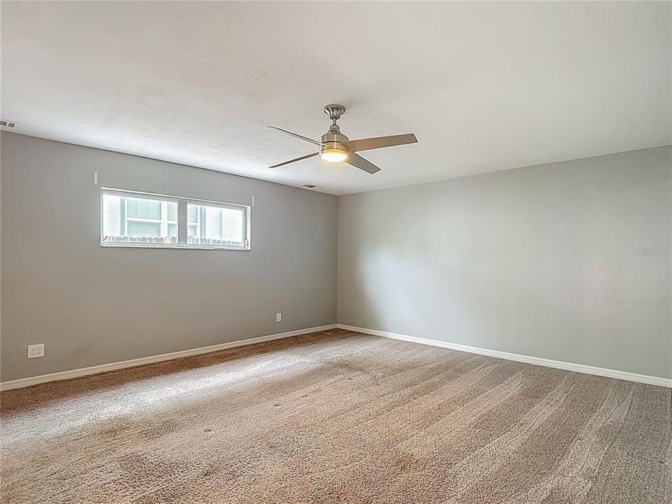 Под контрактом: $519,900 (3 спален, 2 ванн, 2220 Квадратных фут)