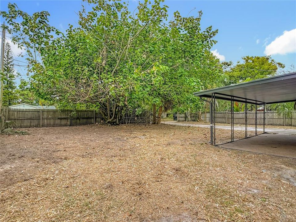 Под контрактом: $519,900 (3 спален, 2 ванн, 2220 Квадратных фут)