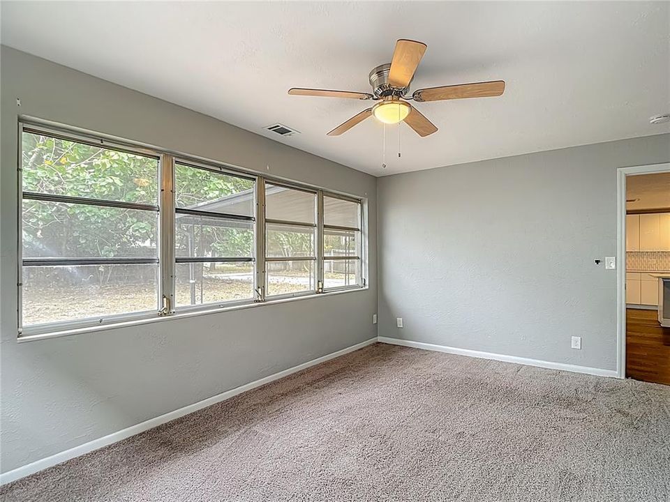 Под контрактом: $519,900 (3 спален, 2 ванн, 2220 Квадратных фут)