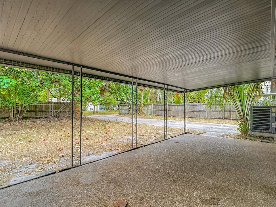 Под контрактом: $519,900 (3 спален, 2 ванн, 2220 Квадратных фут)