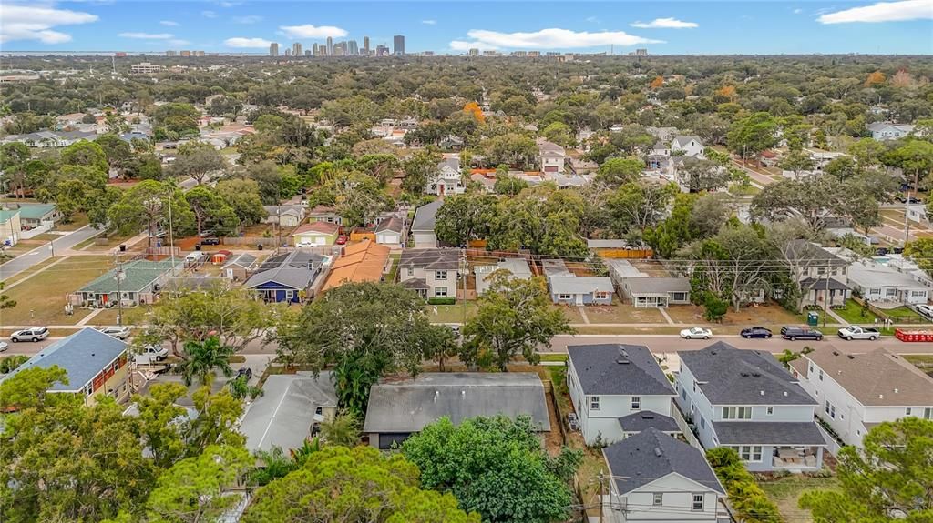 Под контрактом: $519,900 (3 спален, 2 ванн, 2220 Квадратных фут)