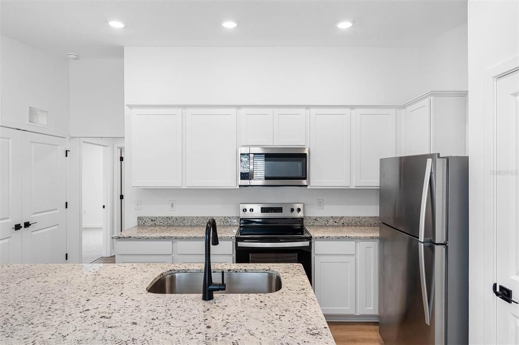 For Sale: $399,900 (4 beds, 3 baths, 1981 Square Feet)