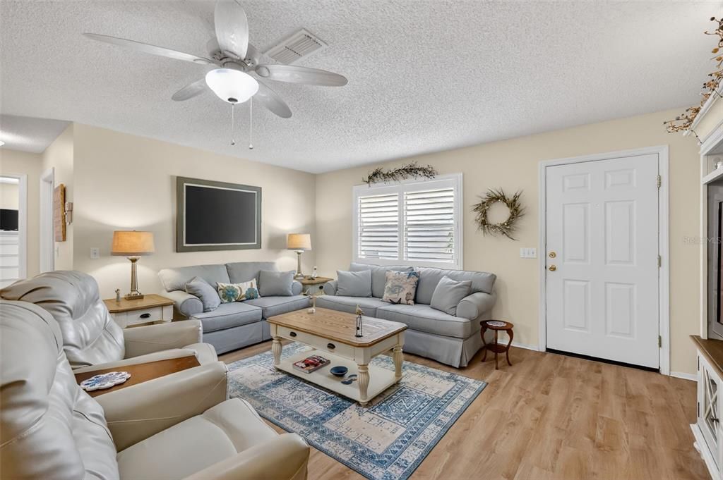 待售: $315,000 (2 贝兹, 2 浴室, 1248 平方英尺)