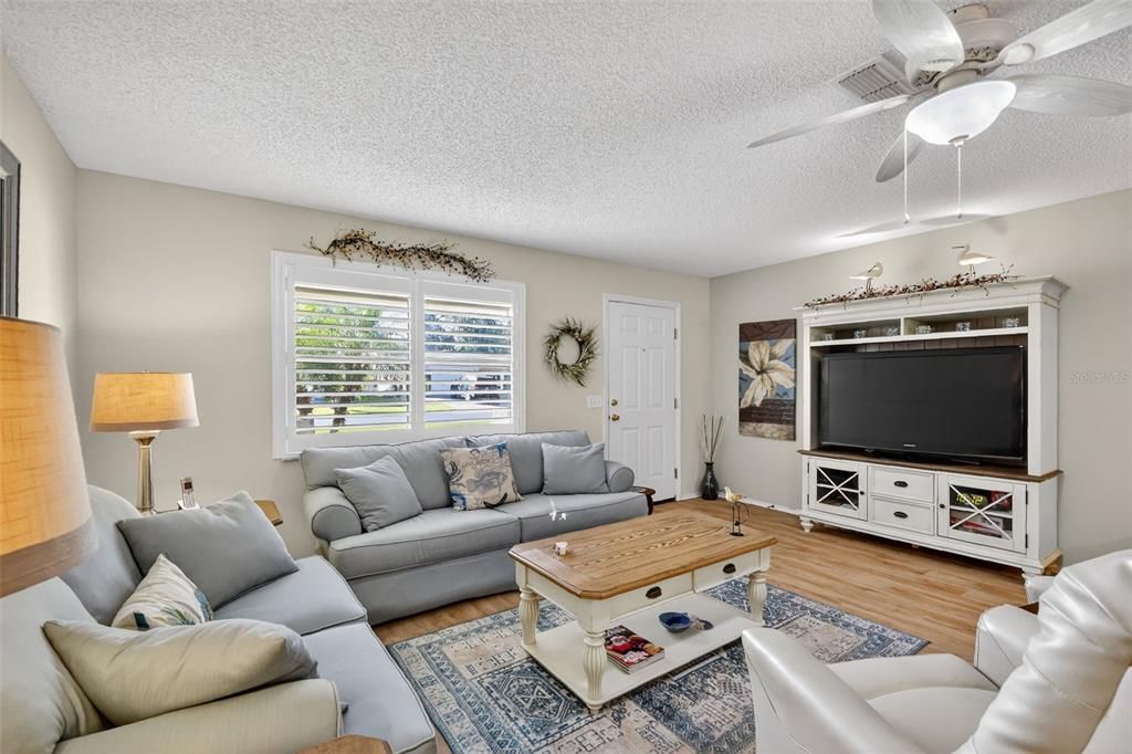 待售: $315,000 (2 贝兹, 2 浴室, 1248 平方英尺)