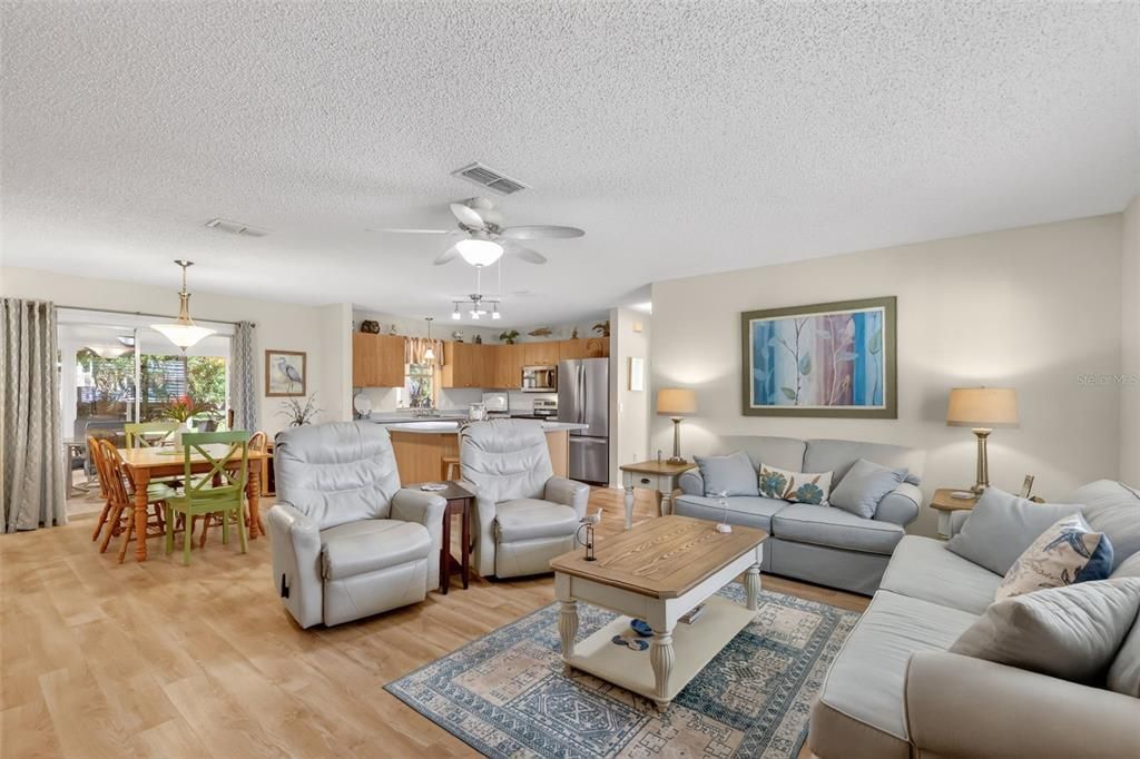 待售: $315,000 (2 贝兹, 2 浴室, 1248 平方英尺)