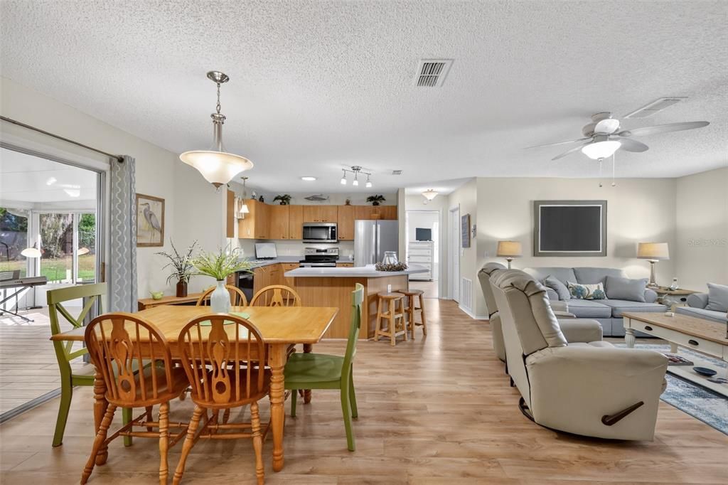 待售: $315,000 (2 贝兹, 2 浴室, 1248 平方英尺)