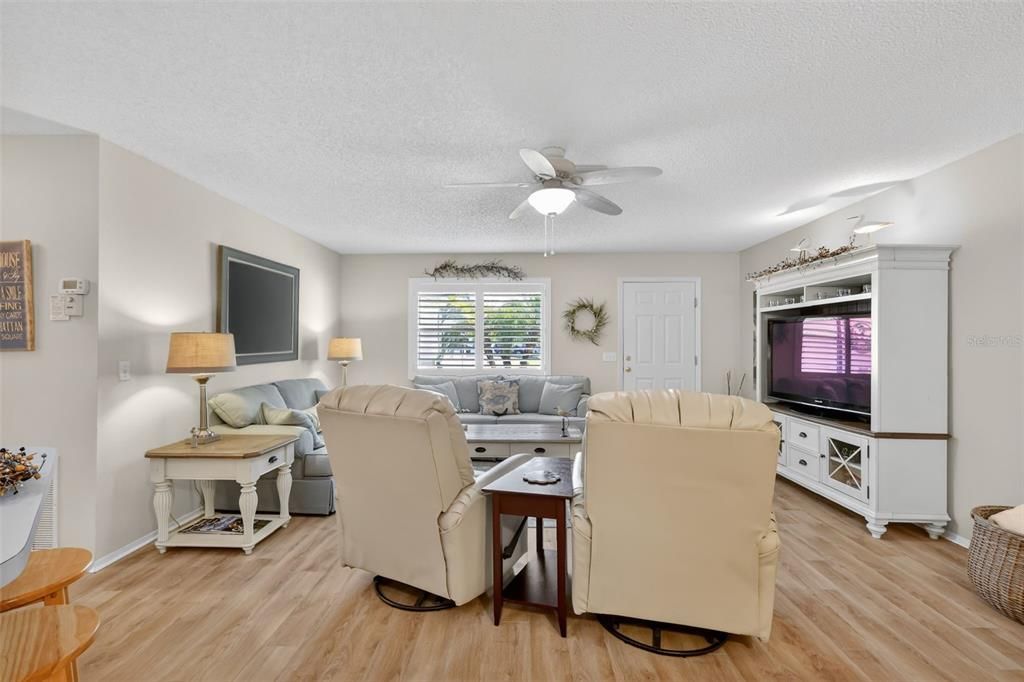 待售: $315,000 (2 贝兹, 2 浴室, 1248 平方英尺)