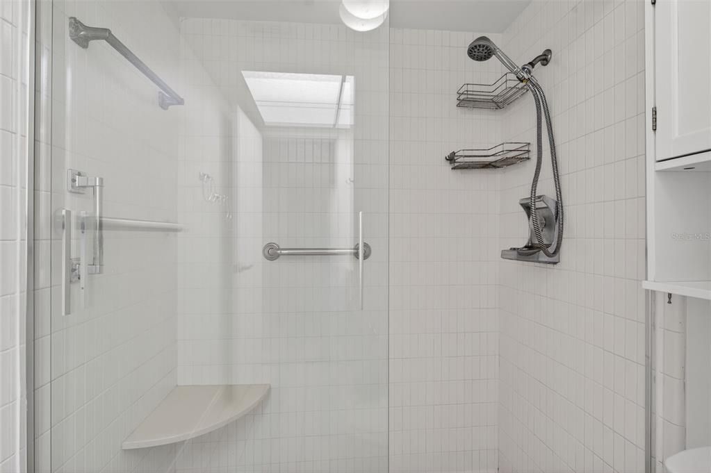 For Sale: $180,000 (2 beds, 2 baths, 1150 Square Feet)