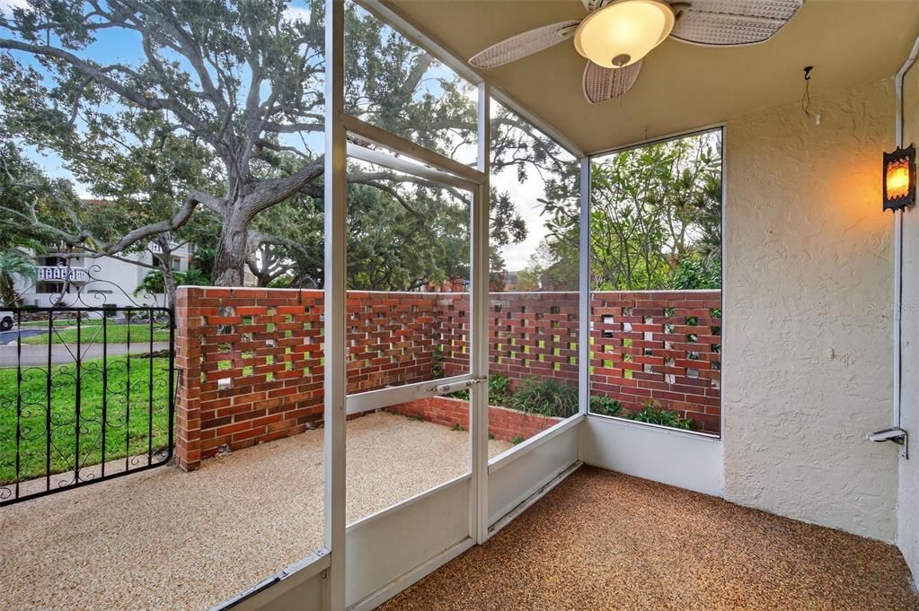 For Sale: $180,000 (2 beds, 2 baths, 1150 Square Feet)