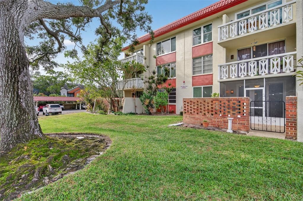 For Sale: $180,000 (2 beds, 2 baths, 1150 Square Feet)