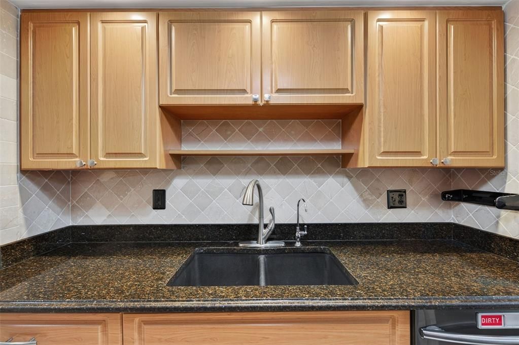 For Sale: $180,000 (2 beds, 2 baths, 1150 Square Feet)