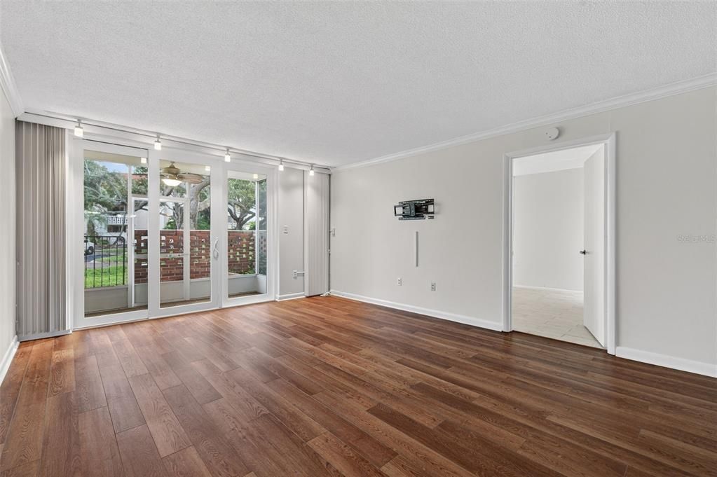 For Sale: $180,000 (2 beds, 2 baths, 1150 Square Feet)