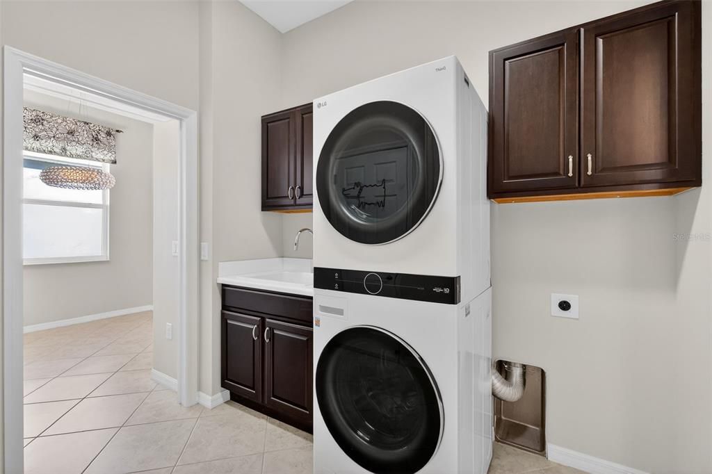 For Sale: $544,000 (3 beds, 2 baths, 2000 Square Feet)