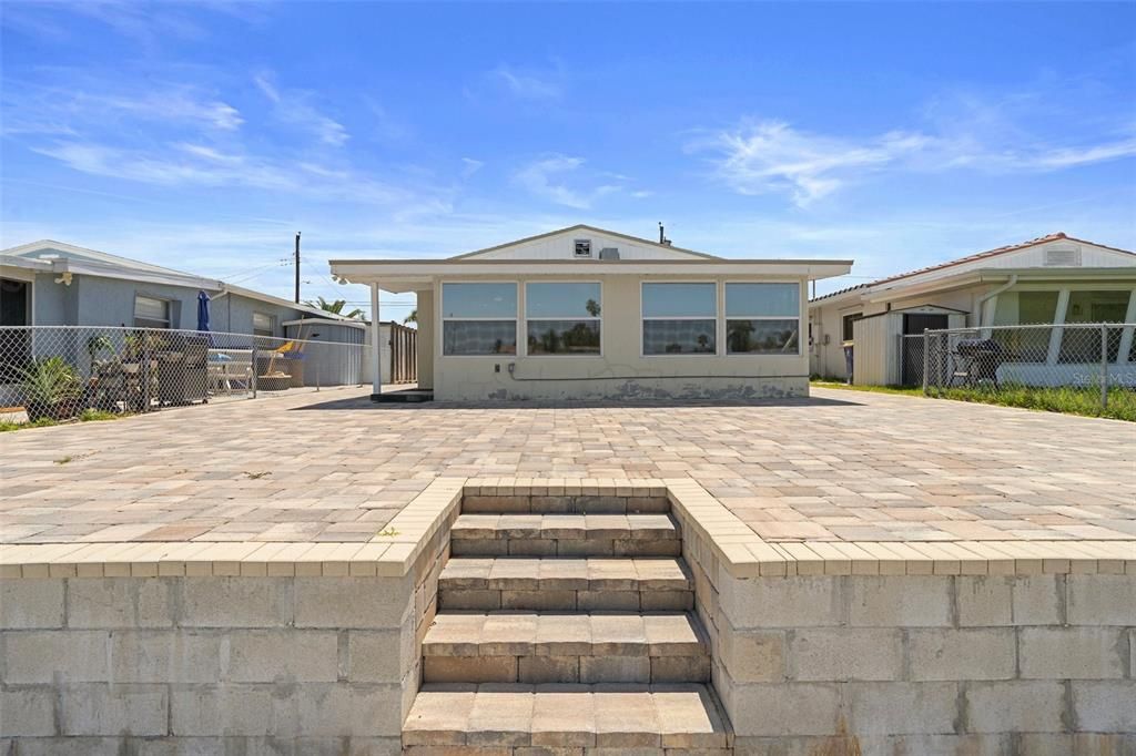 For Rent: $2,400 (2 beds, 2 baths, 1236 Square Feet)