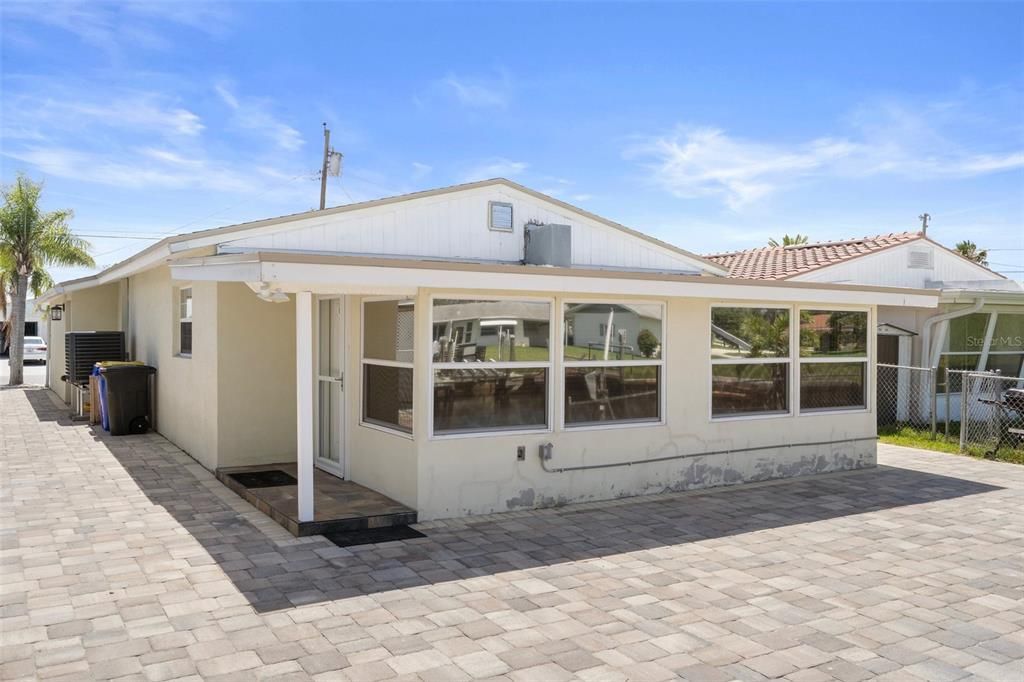 For Rent: $2,400 (2 beds, 2 baths, 1236 Square Feet)