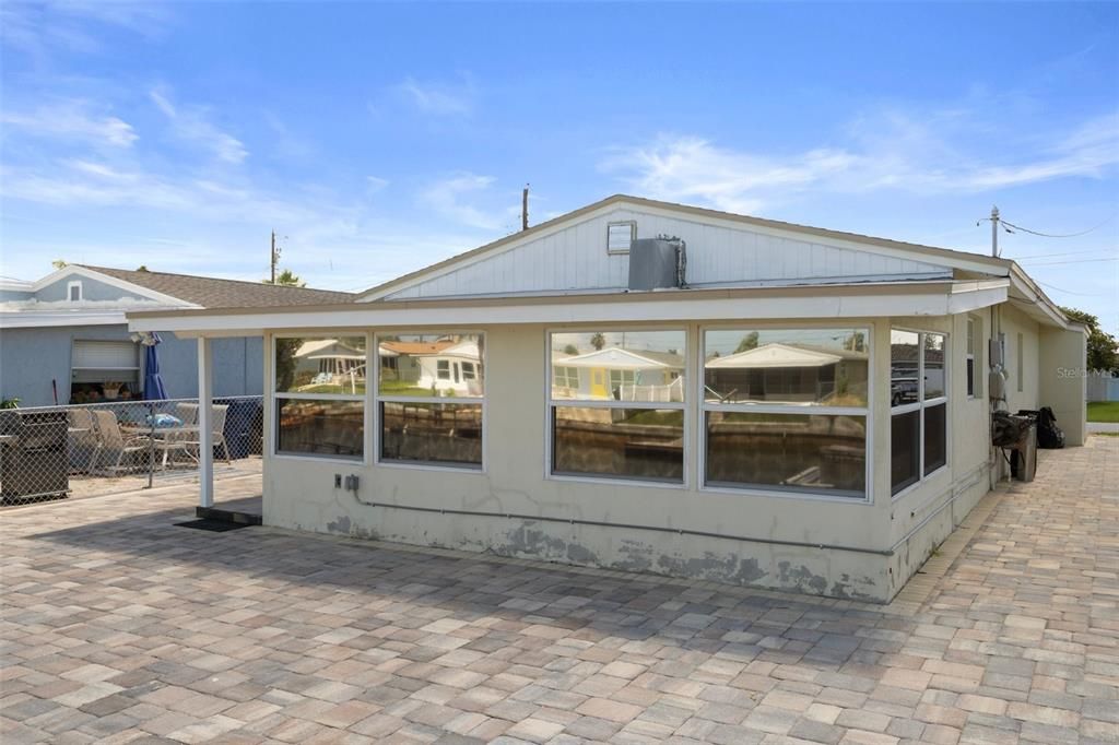 For Rent: $2,400 (2 beds, 2 baths, 1236 Square Feet)