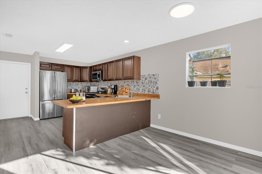 En Venta: $450,000 (4 camas, 2 baños, 1834 Pies cuadrados)