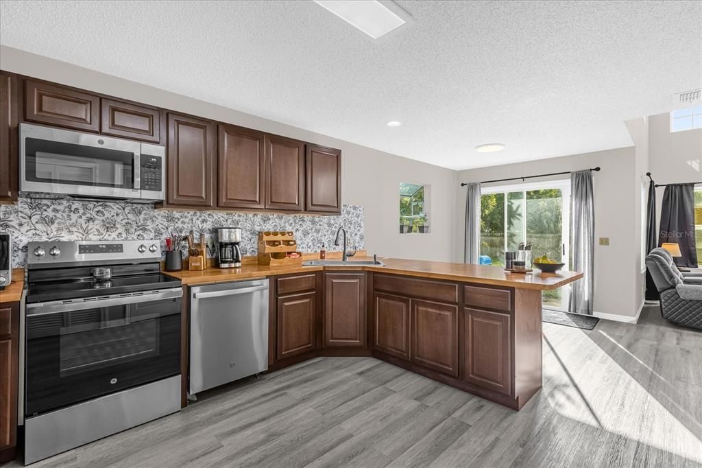 En Venta: $450,000 (4 camas, 2 baños, 1834 Pies cuadrados)