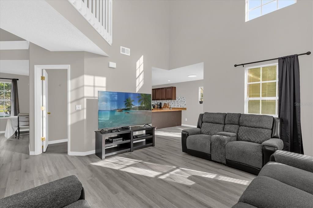 En Venta: $450,000 (4 camas, 2 baños, 1834 Pies cuadrados)