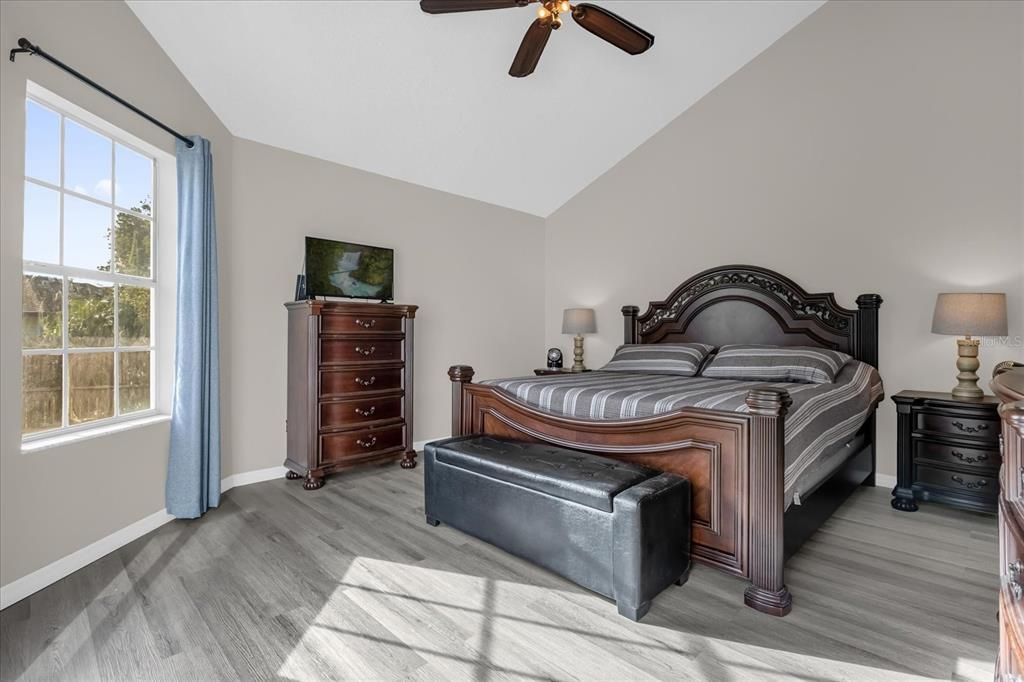 En Venta: $450,000 (4 camas, 2 baños, 1834 Pies cuadrados)