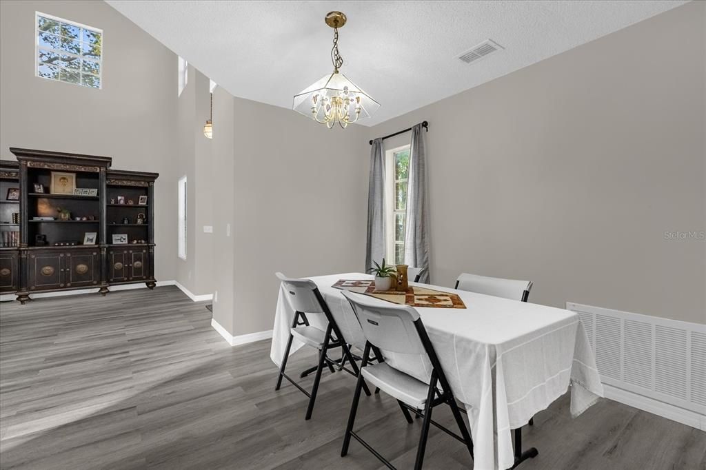 En Venta: $450,000 (4 camas, 2 baños, 1834 Pies cuadrados)