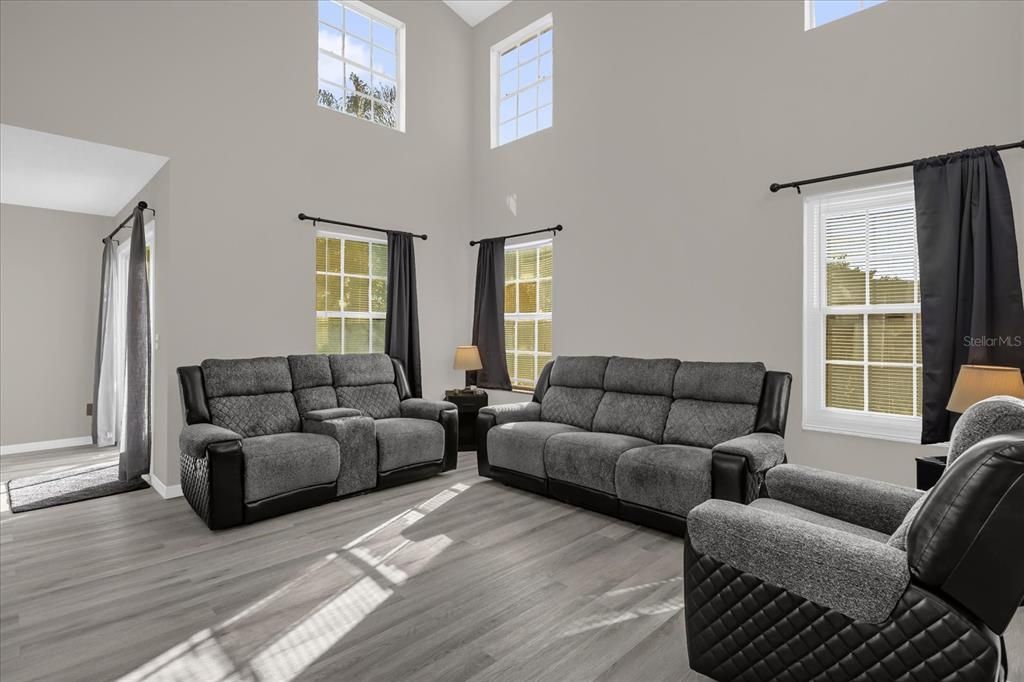 En Venta: $450,000 (4 camas, 2 baños, 1834 Pies cuadrados)