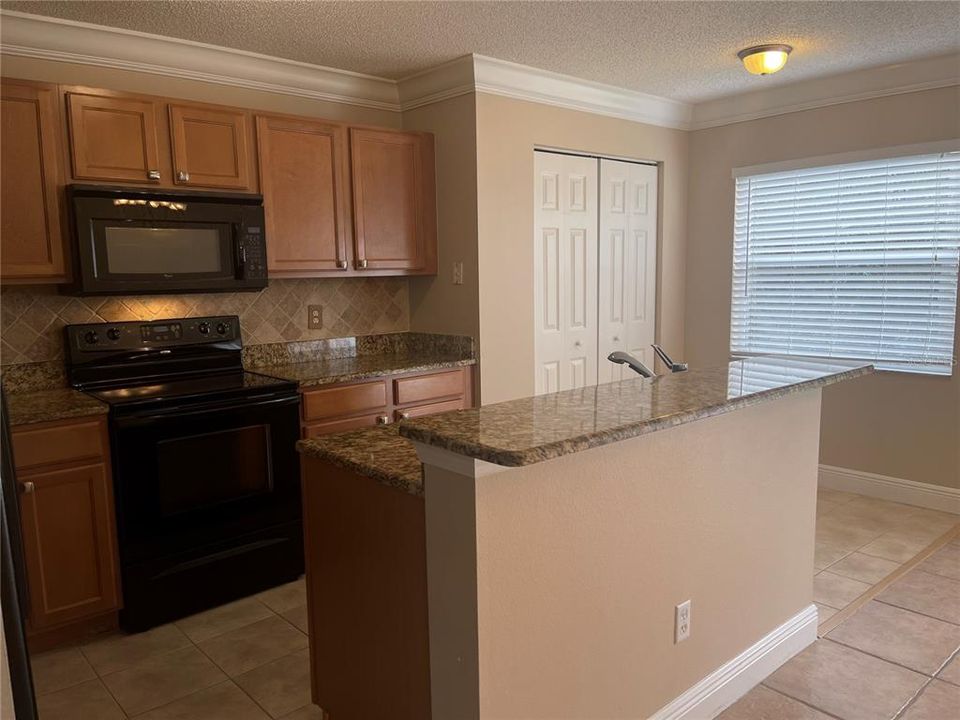 出租: $2,100 (3 贝兹, 2 浴室, 1880 平方英尺)