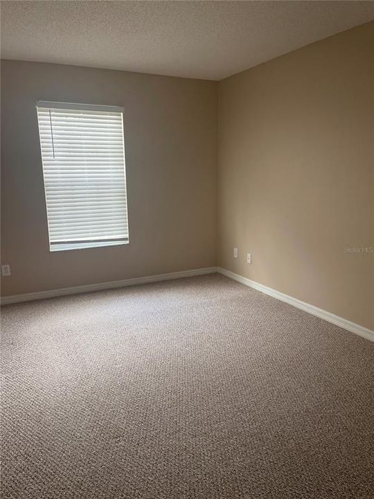 出租: $2,100 (3 贝兹, 2 浴室, 1880 平方英尺)