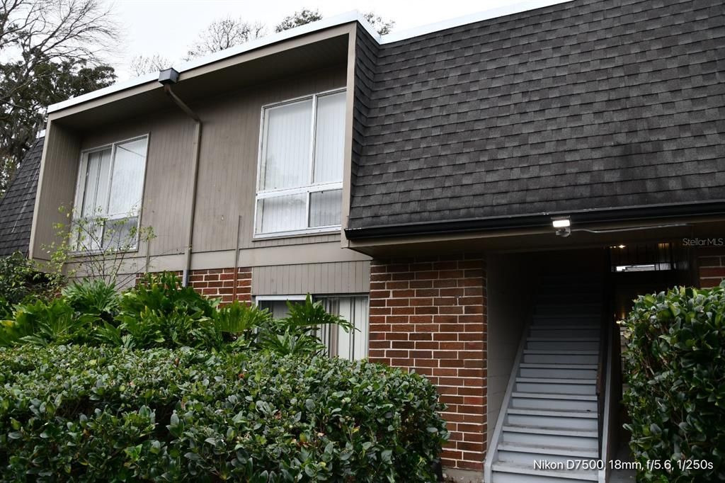 出租: $1,095 (2 贝兹, 1 浴室, 889 平方英尺)