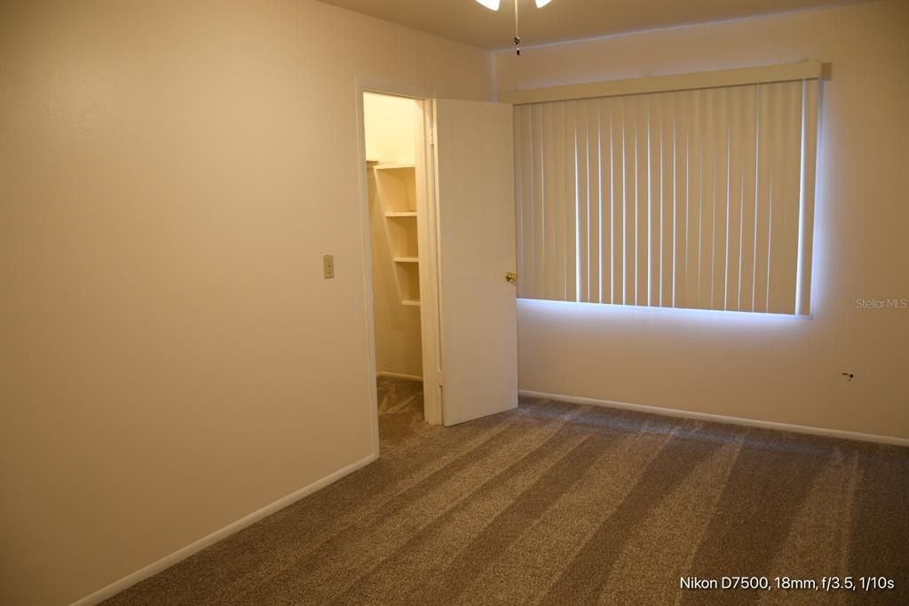 出租: $1,095 (2 贝兹, 1 浴室, 889 平方英尺)