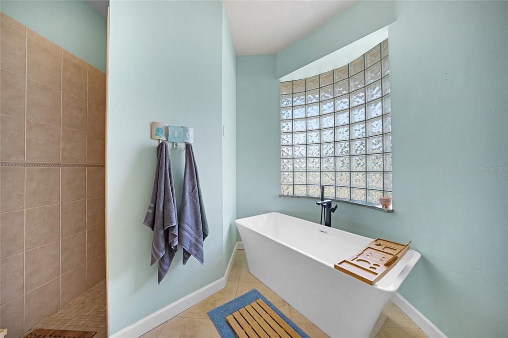 En Venta: $599,000 (3 camas, 2 baños, 3339 Pies cuadrados)