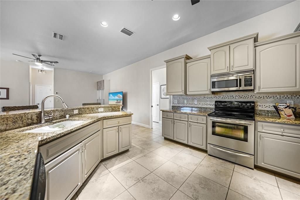 En Venta: $599,000 (3 camas, 2 baños, 3339 Pies cuadrados)