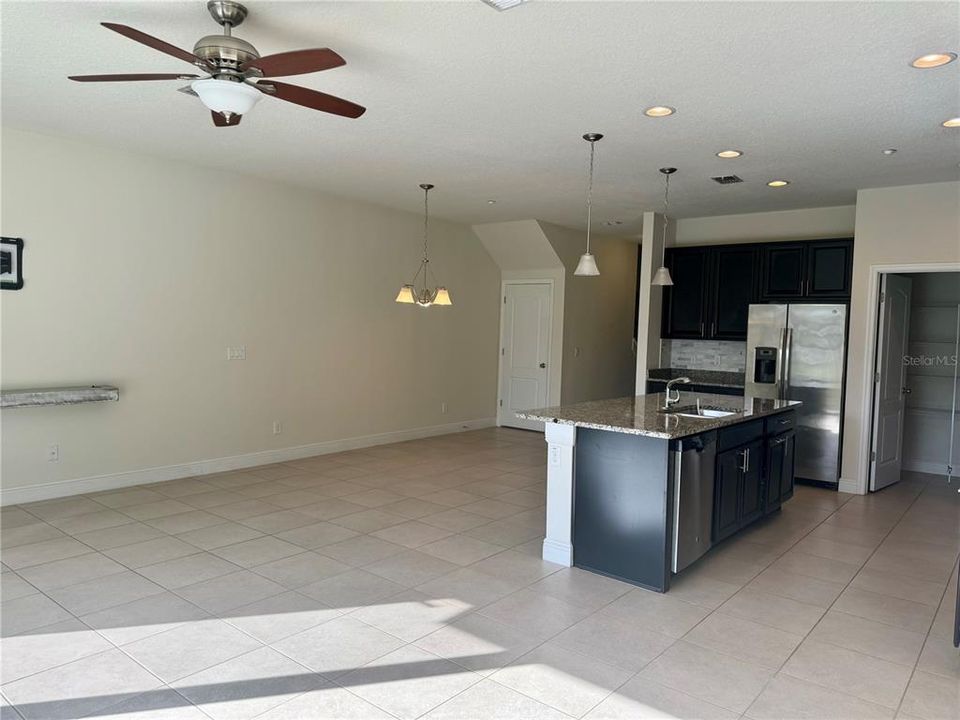 For Rent: $2,395 (3 beds, 2 baths, 1872 Square Feet)