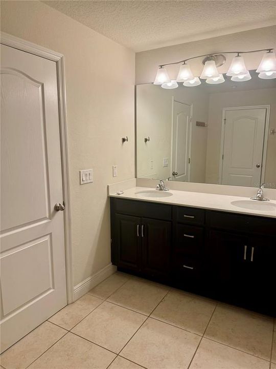 For Rent: $2,395 (3 beds, 2 baths, 1872 Square Feet)