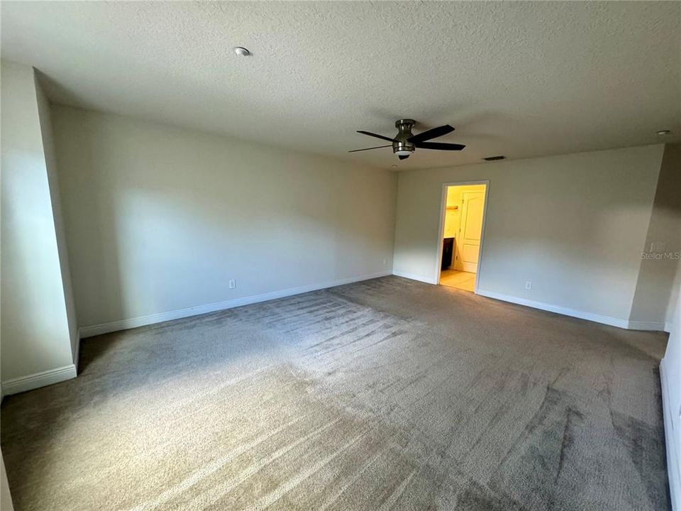 For Rent: $2,395 (3 beds, 2 baths, 1872 Square Feet)