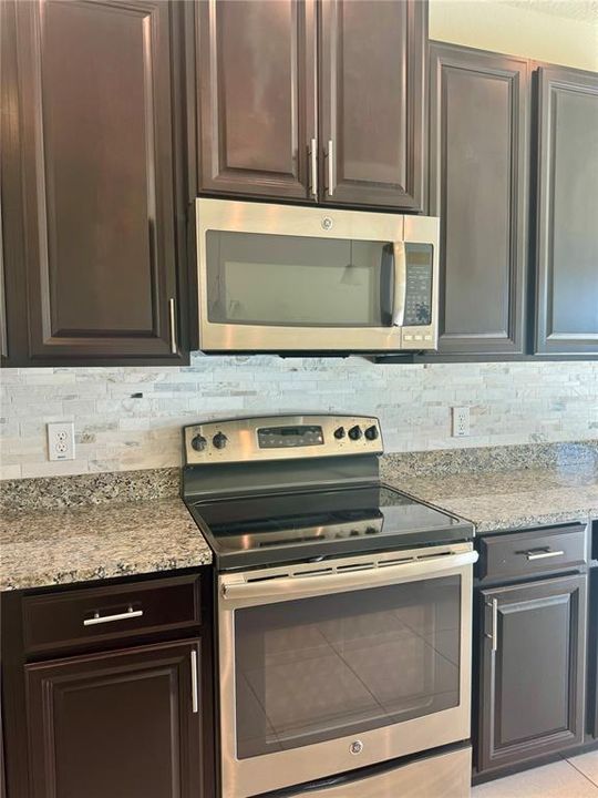 For Rent: $2,395 (3 beds, 2 baths, 1872 Square Feet)