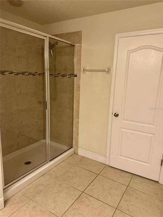 For Rent: $2,395 (3 beds, 2 baths, 1872 Square Feet)