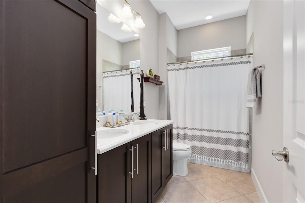 待售: $765,000 (3 贝兹, 2 浴室, 2401 平方英尺)