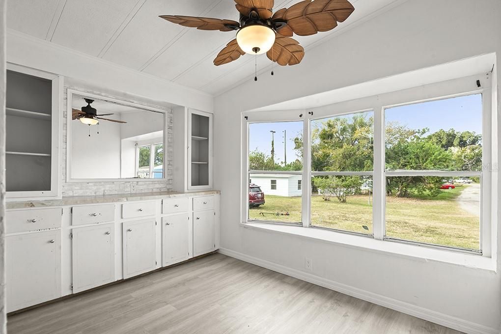 待售: $160,000 (3 贝兹, 2 浴室, 1006 平方英尺)