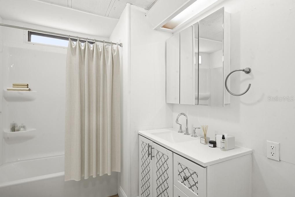 待售: $160,000 (3 贝兹, 2 浴室, 1006 平方英尺)