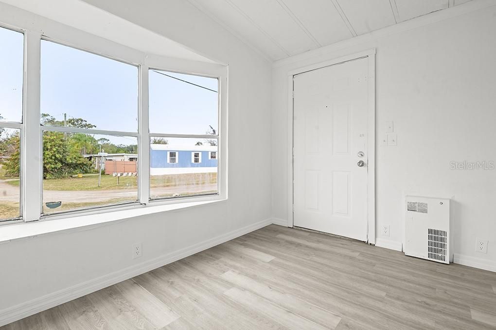 待售: $160,000 (3 贝兹, 2 浴室, 1006 平方英尺)