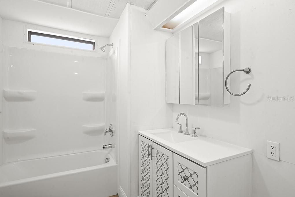 待售: $160,000 (3 贝兹, 2 浴室, 1006 平方英尺)