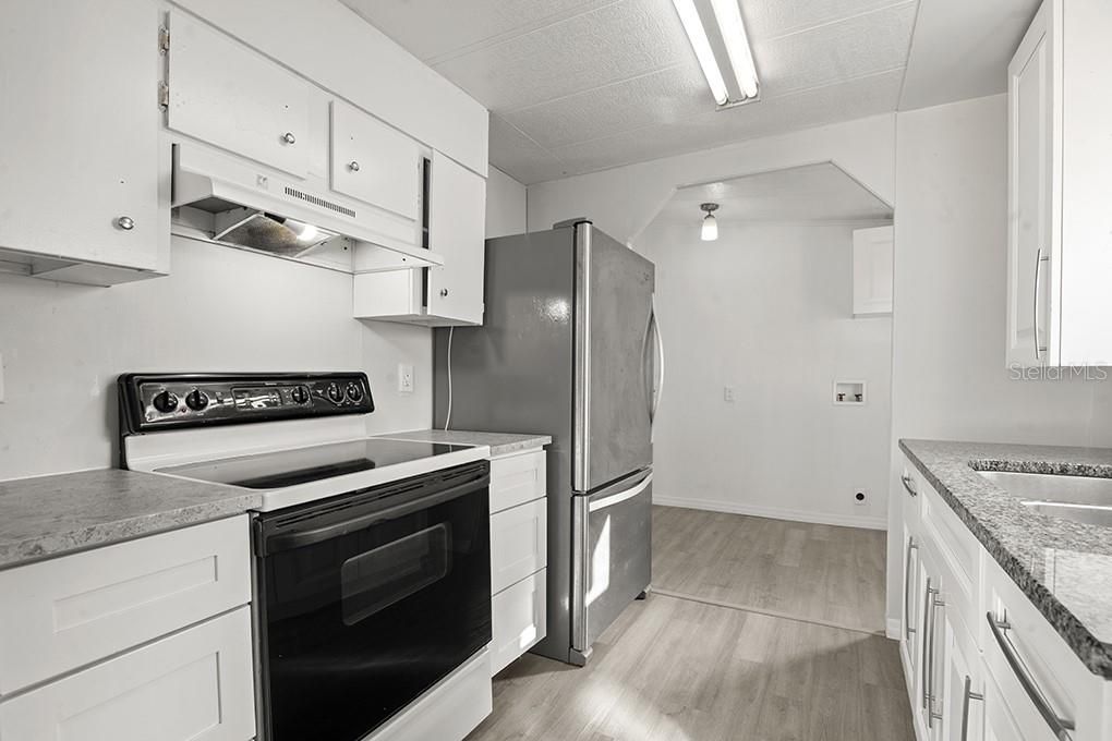 待售: $160,000 (3 贝兹, 2 浴室, 1006 平方英尺)