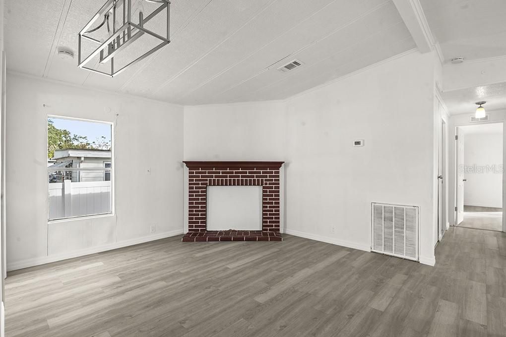 待售: $160,000 (3 贝兹, 2 浴室, 1006 平方英尺)