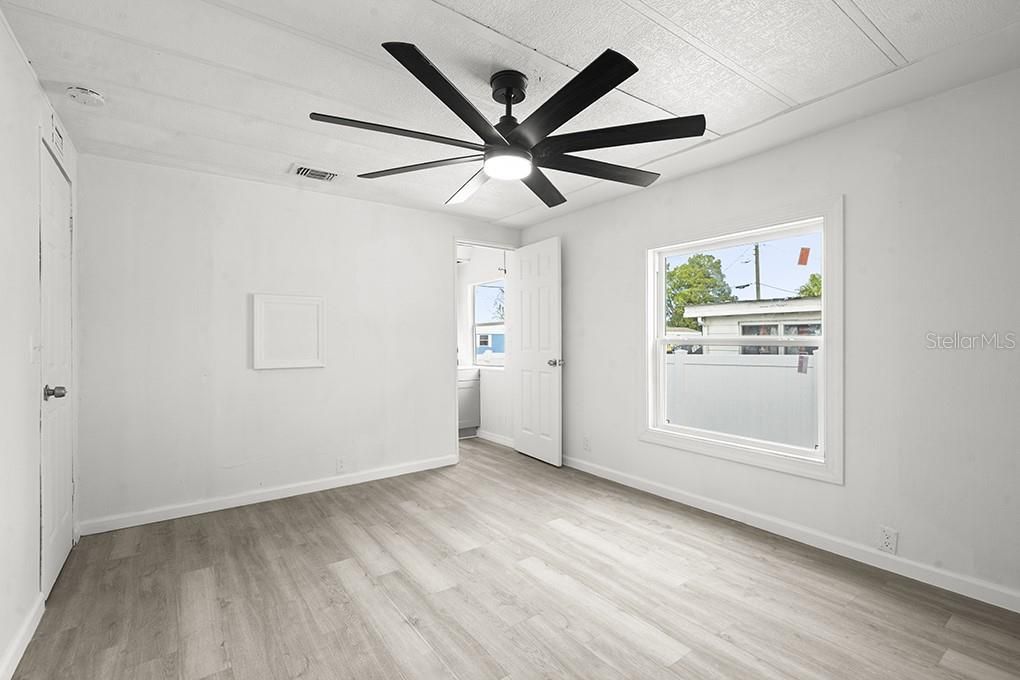 待售: $160,000 (3 贝兹, 2 浴室, 1006 平方英尺)