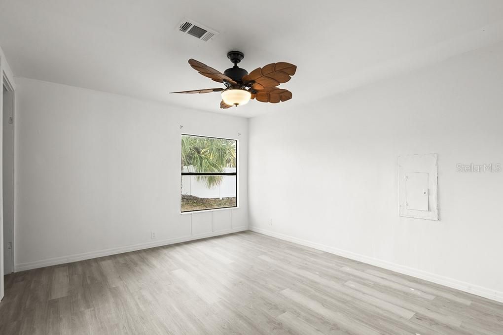 待售: $160,000 (3 贝兹, 2 浴室, 1006 平方英尺)