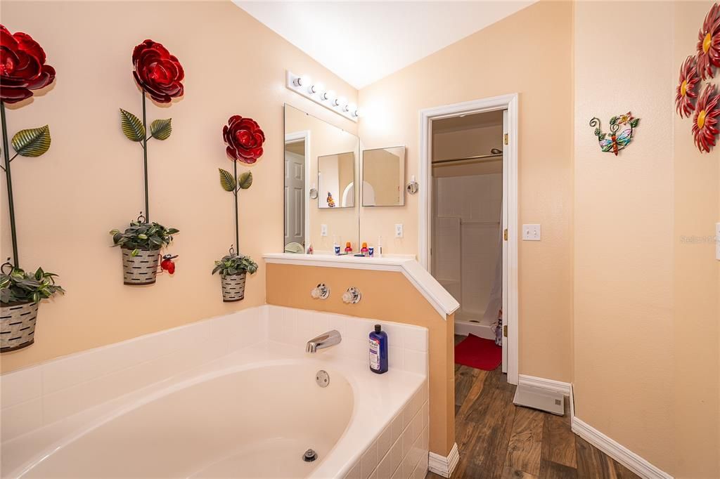 待售: $365,000 (3 贝兹, 2 浴室, 1264 平方英尺)